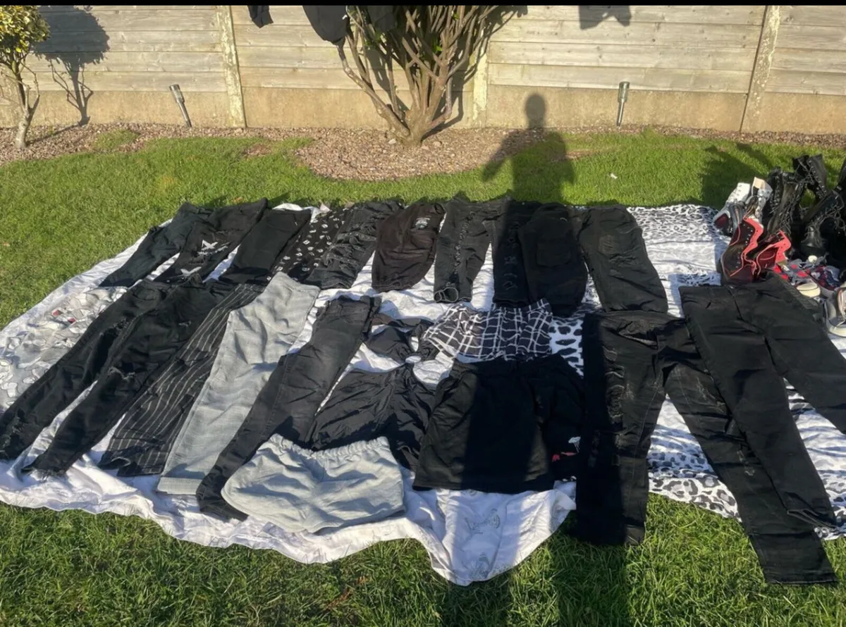 Lots of clothes - Image 2
