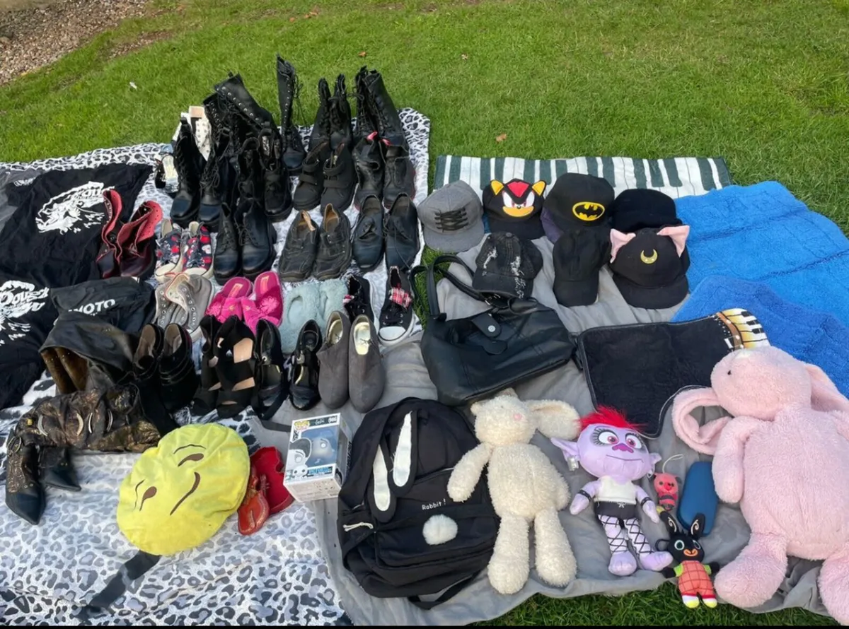 Lots of clothes - Image 4