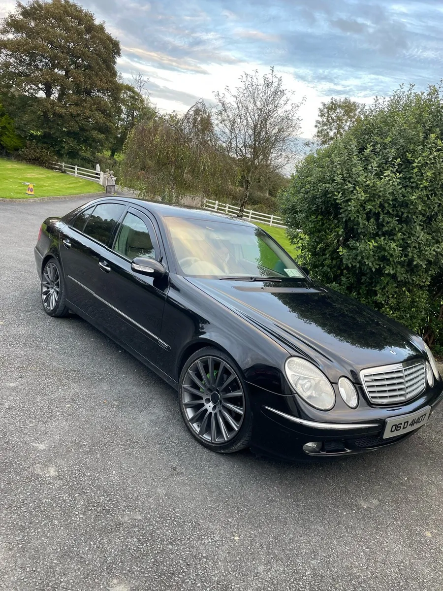 Mercedes E200 Kompressor automatic elegance model - Image 1