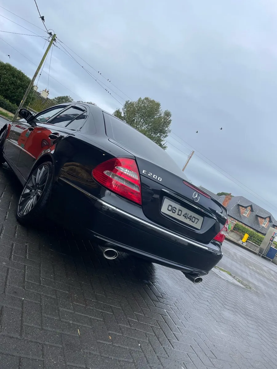 Mercedes E200 Kompressor automatic elegance model - Image 3