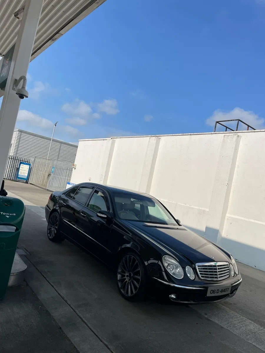 Mercedes E200 Kompressor automatic elegance model - Image 4