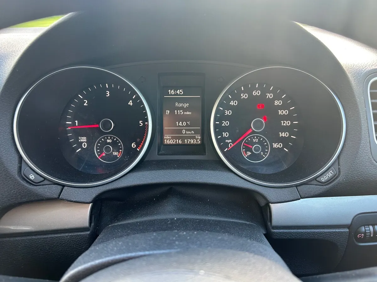 Volkswagen Golf 2011 - Image 2