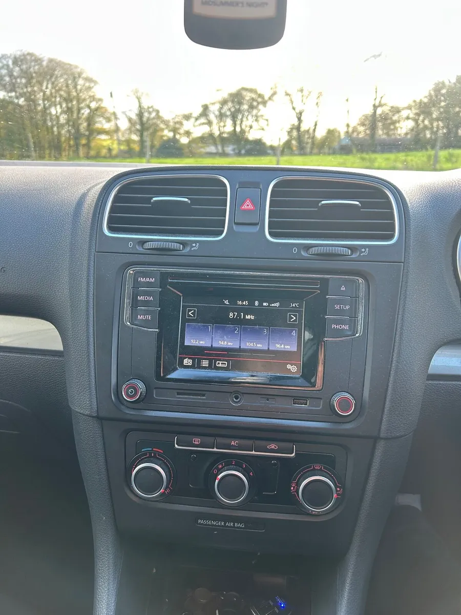 Volkswagen Golf 2011 - Image 3