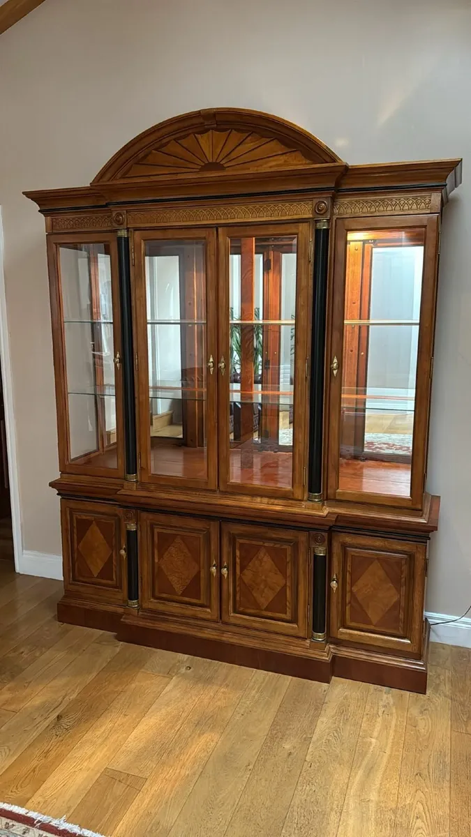 Large Display Cabinet | Wood | Glass | Lighting - Image 4