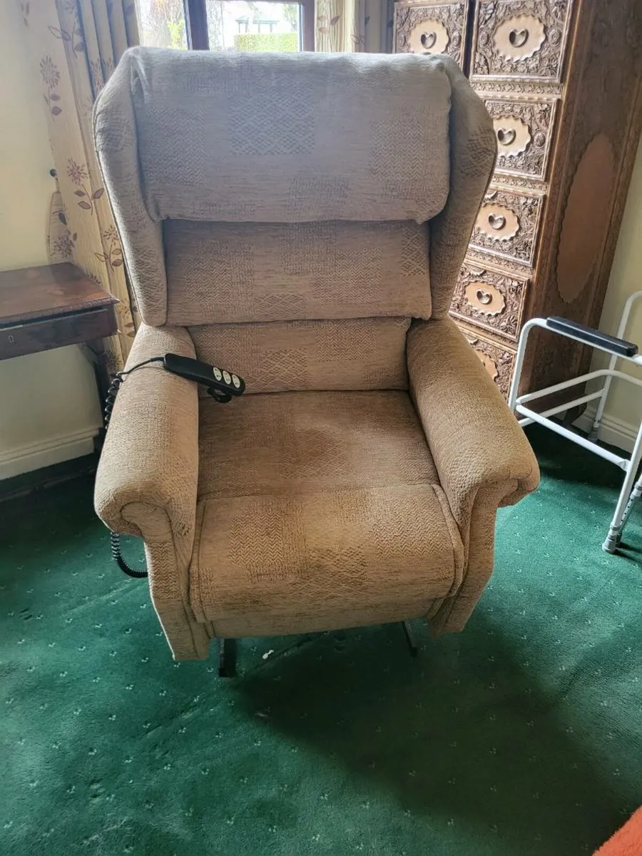 Slaney Dual Motor Rise & Recliner Mobility Chair - Image 2