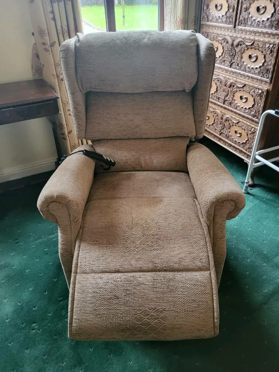 Slaney Dual Motor Rise & Recliner Mobility Chair - Image 3