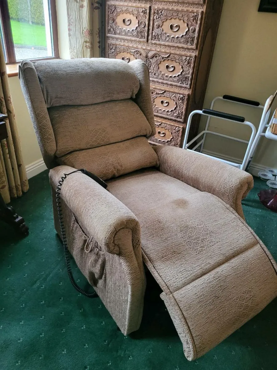 Slaney Dual Motor Rise & Recliner Mobility Chair - Image 4