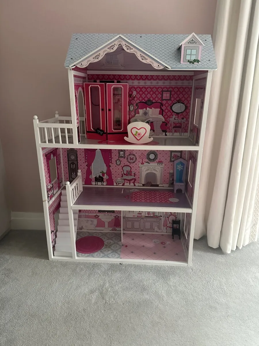 Barbie Doll House - Image 1