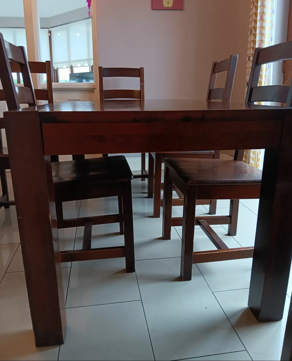 Table and Chairs - Image 4