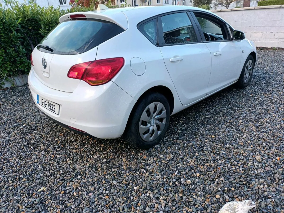 2012 vauxhall astra diesel nct9/26 taxed  €2150 - Image 4