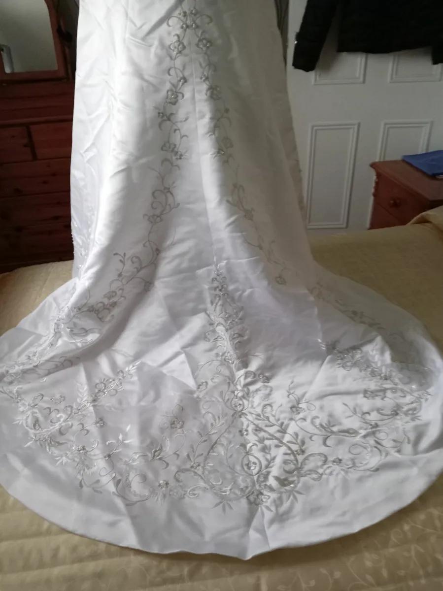 Wedding dress - Image 4