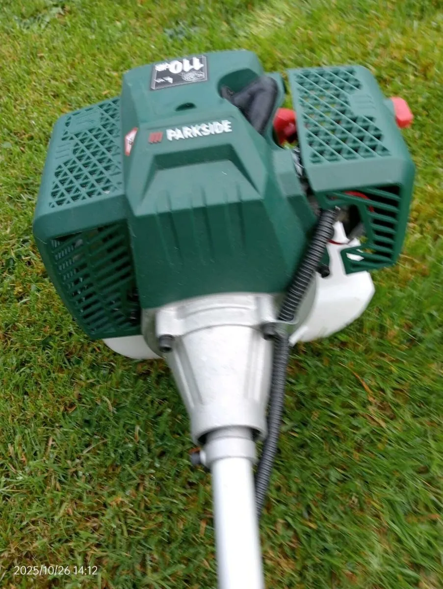 Petrol strimmer never used - Image 1