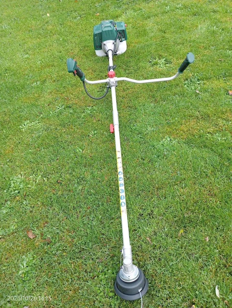 Petrol strimmer never used - Image 2