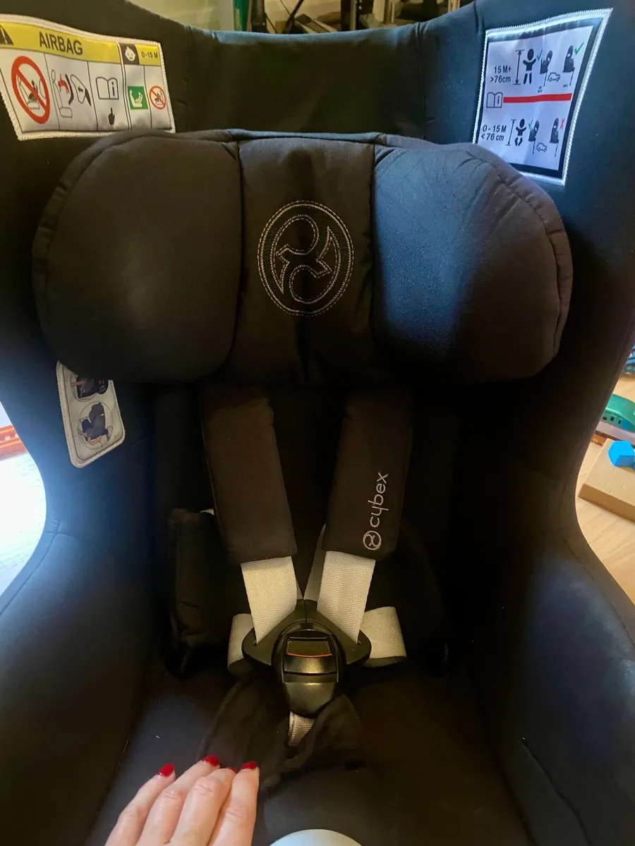 Isofix Car seat and base. - Image 2
