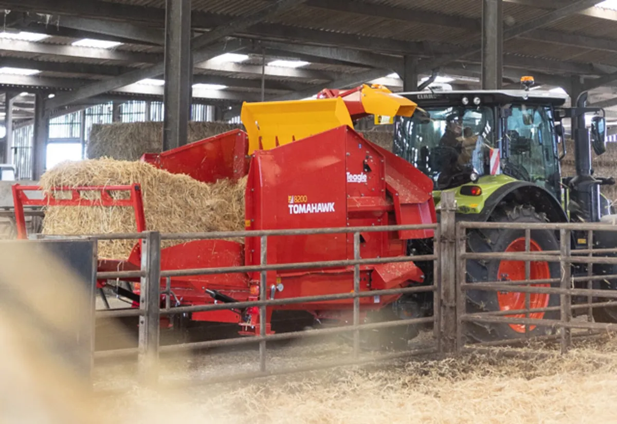 TEAGLE 8200 BALE SHREDDER, NEW 0% - Image 1