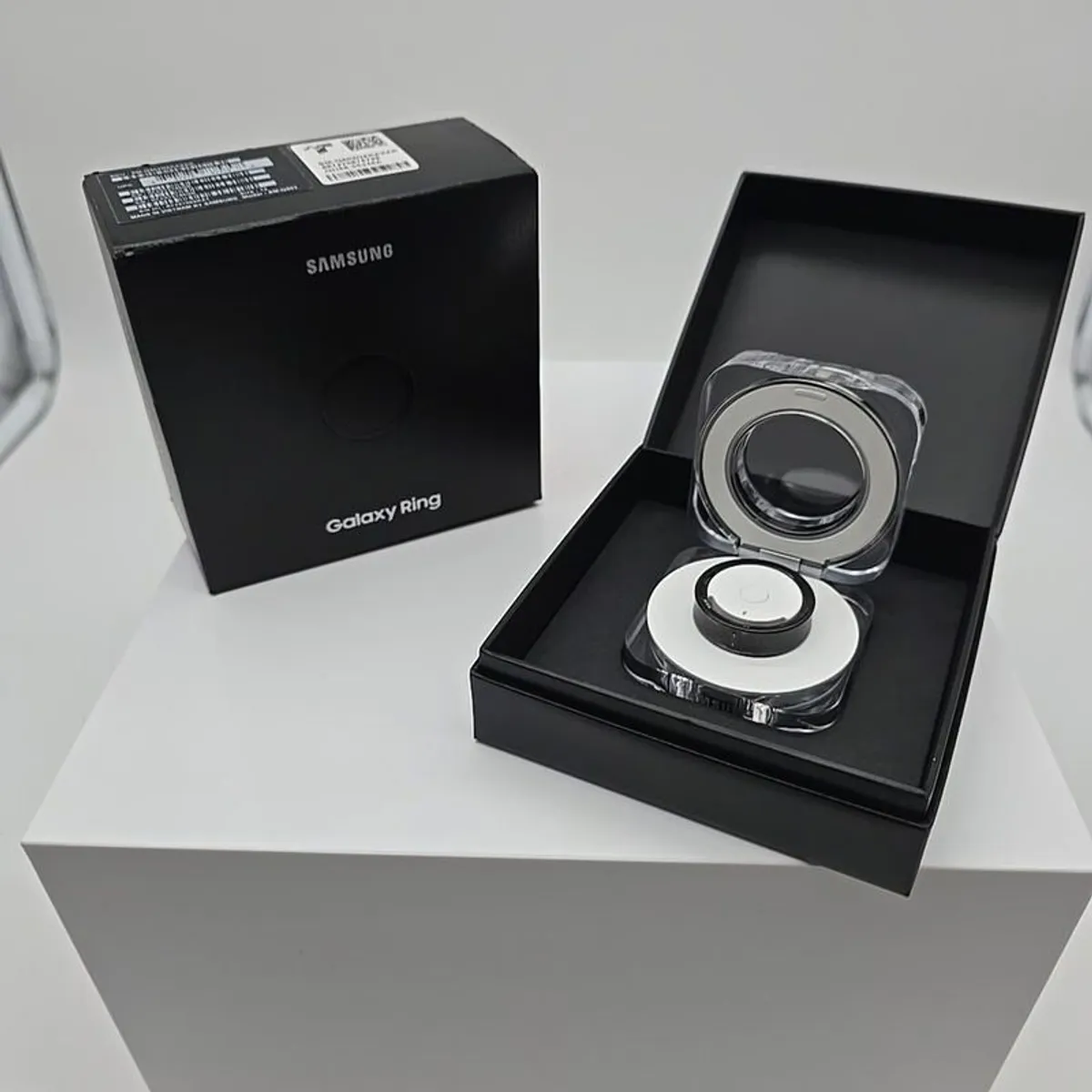 Genuine Samsung Galaxy Fitness Ring Charger Crystal Case Cradle Dock Different Sizes (New Open Box) - Image 1