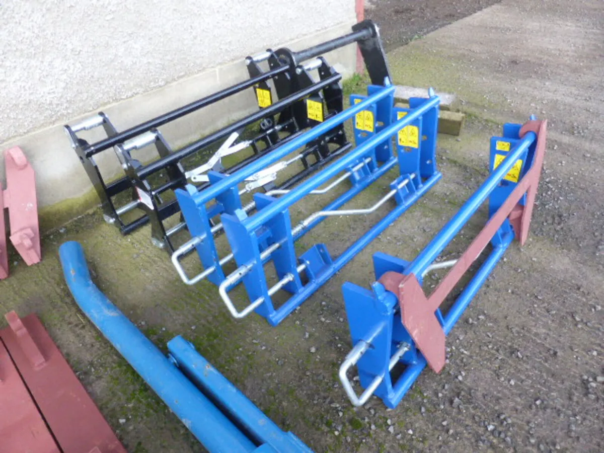 Euro 8 Hitch Loader Head Stock Adaptor - Image 1