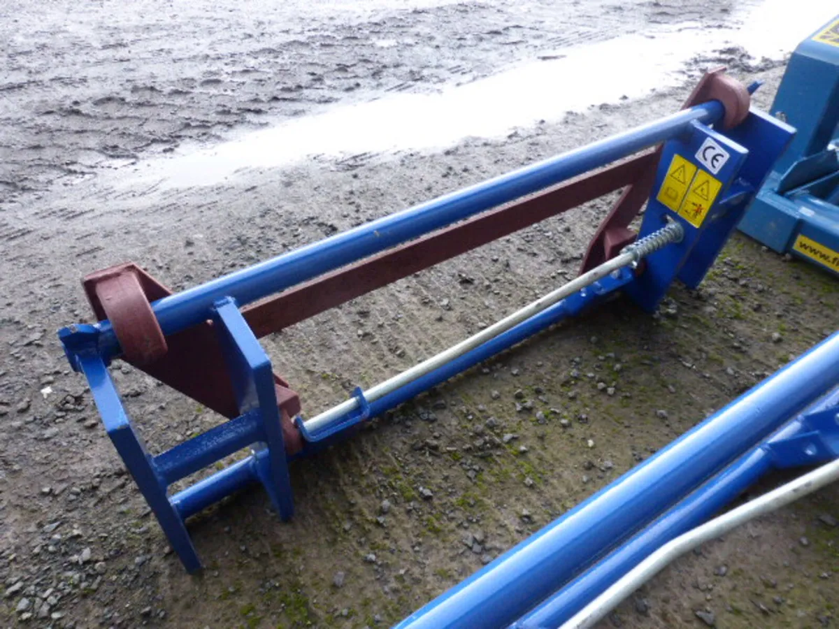 Euro 8 Hitch Loader Head Stock Adaptor - Image 4