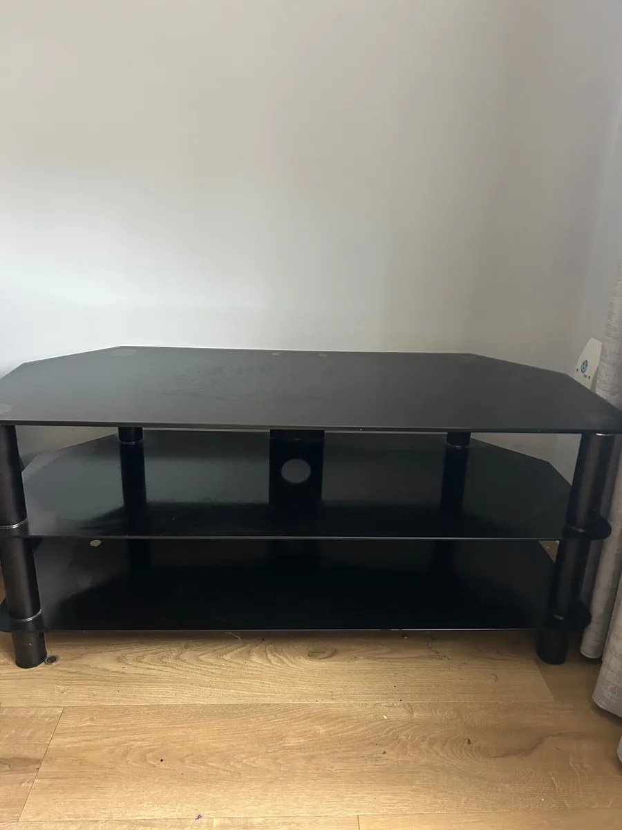 TV stand - Image 1