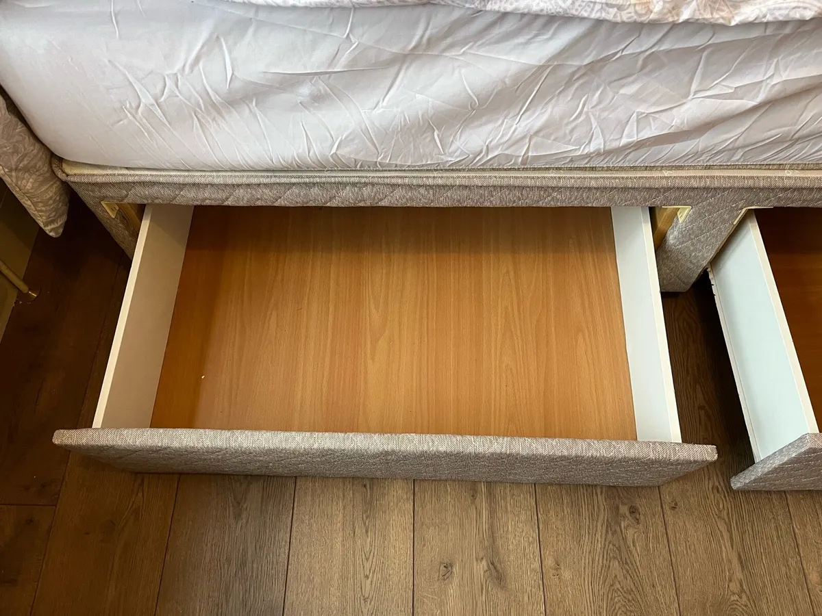 Single bed and headboard - Image 2