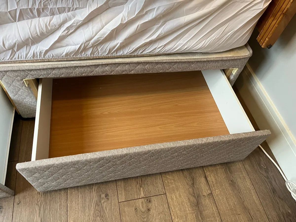 Single bed and headboard - Image 3