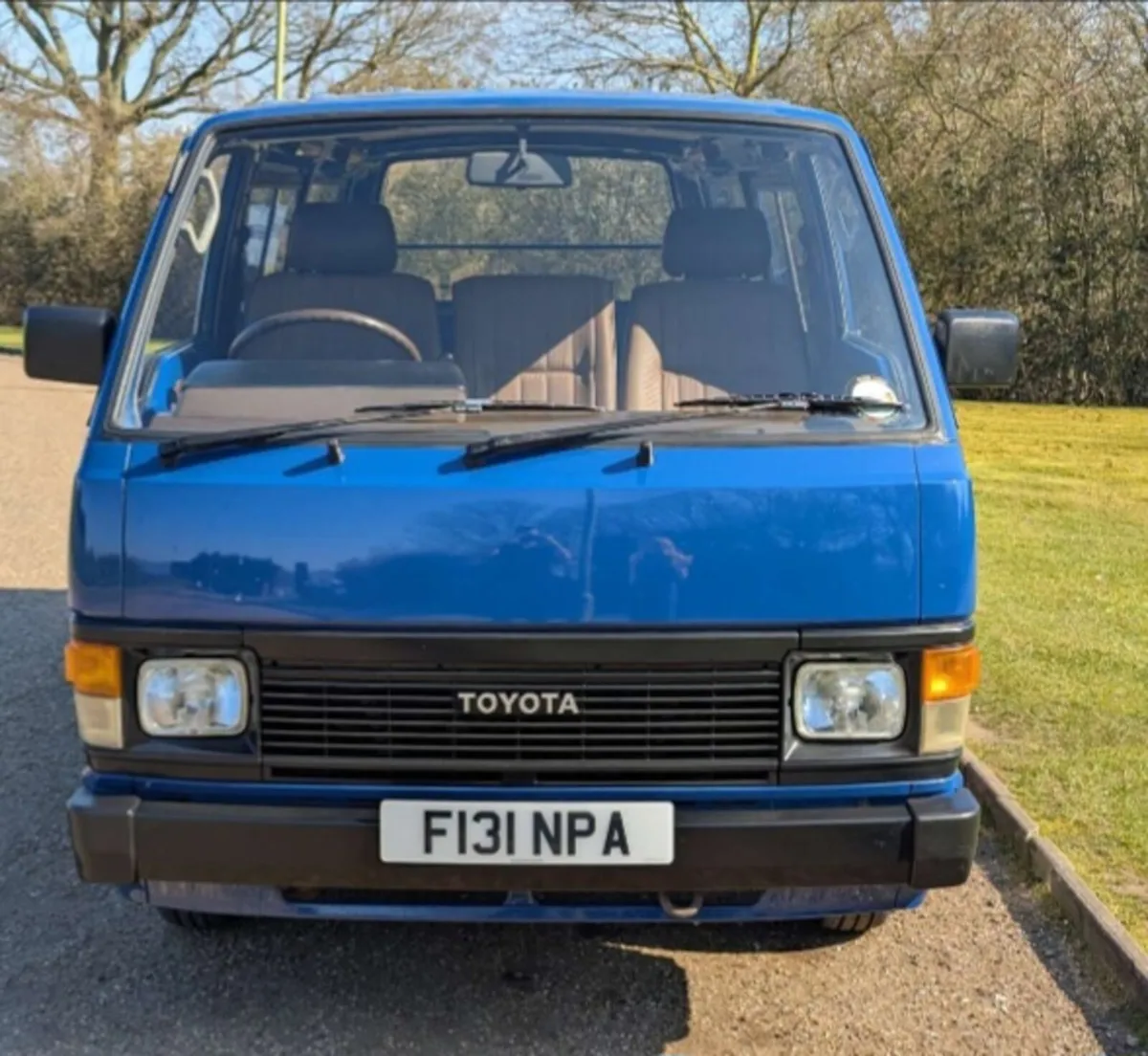 Has anyone got any old model hiace vans - Image 4