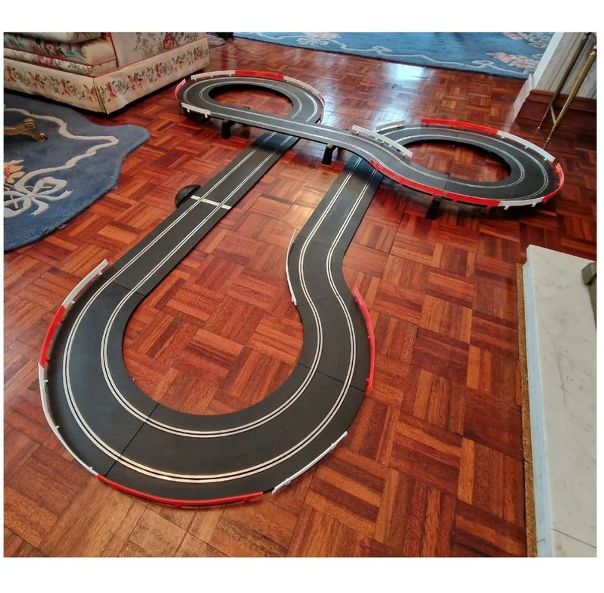 Scalextric New Loops Set: Supreme Police Chase Edition - Image 2