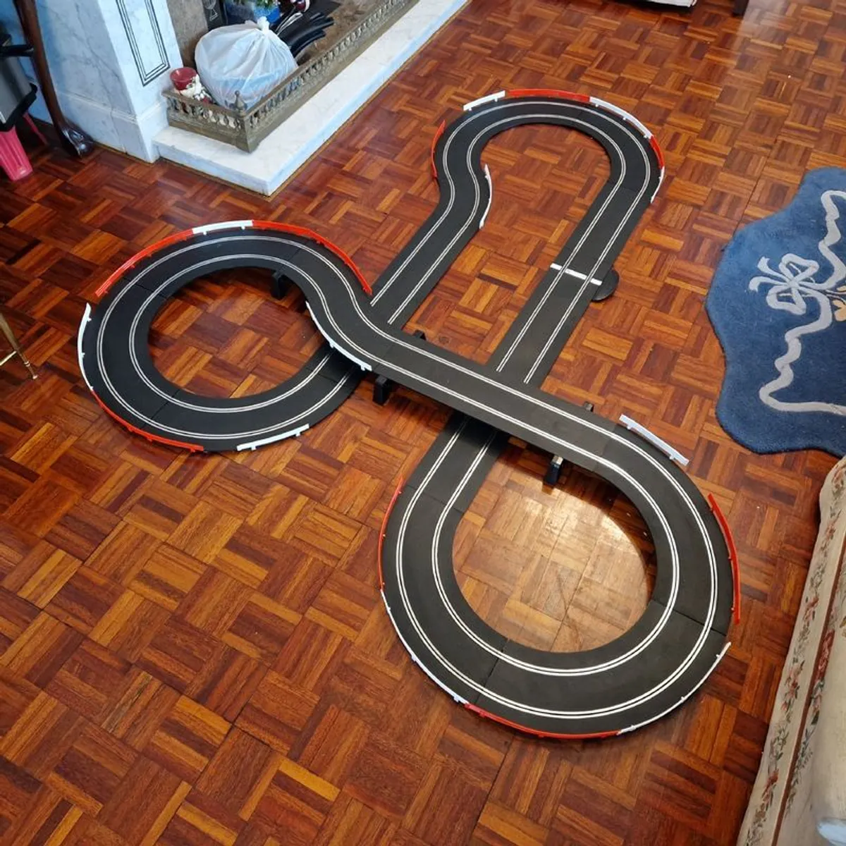 Scalextric New Loops Set: Supreme Police Chase Edition - Image 3
