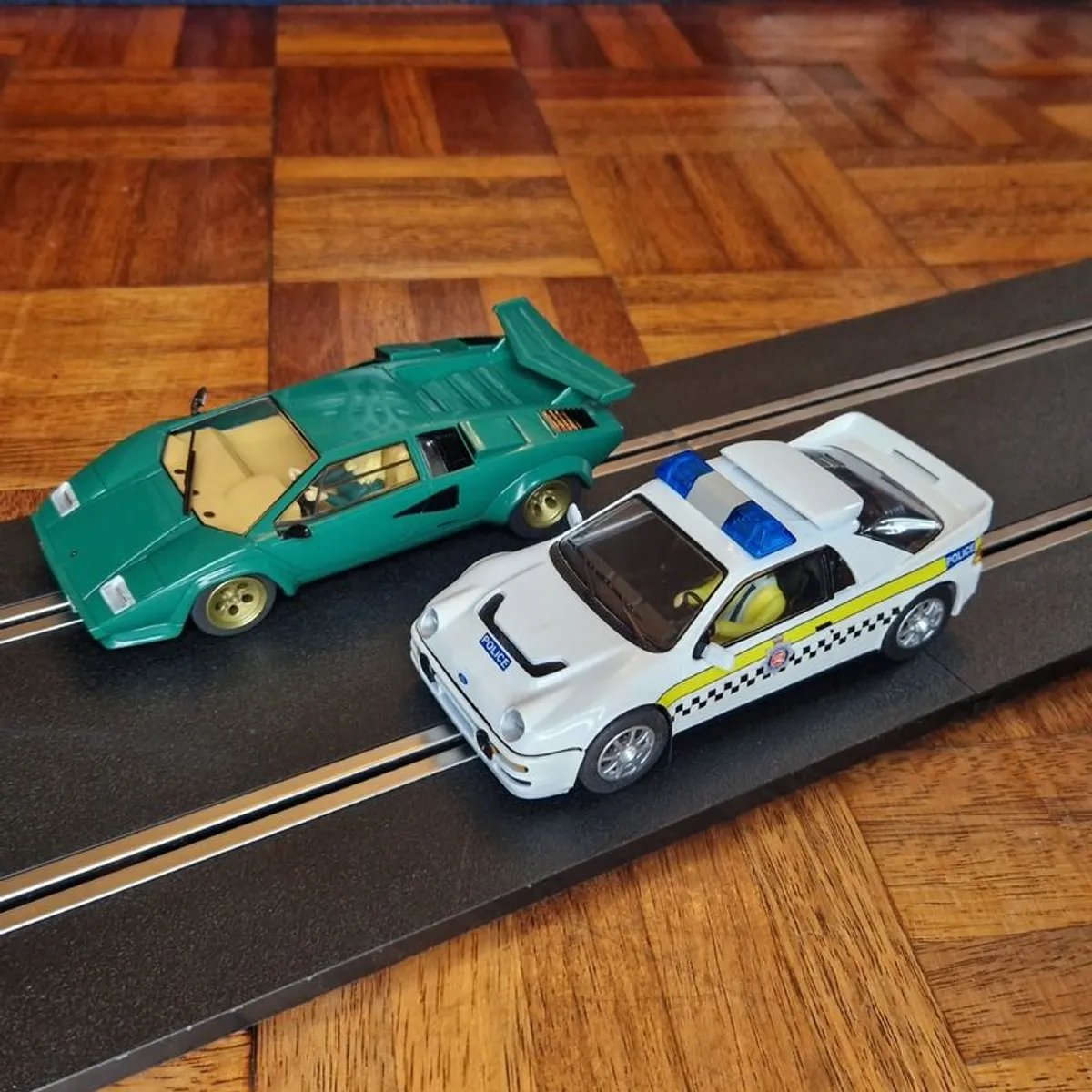 Scalextric New Loops Set: Supreme Police Chase Edition - Image 4