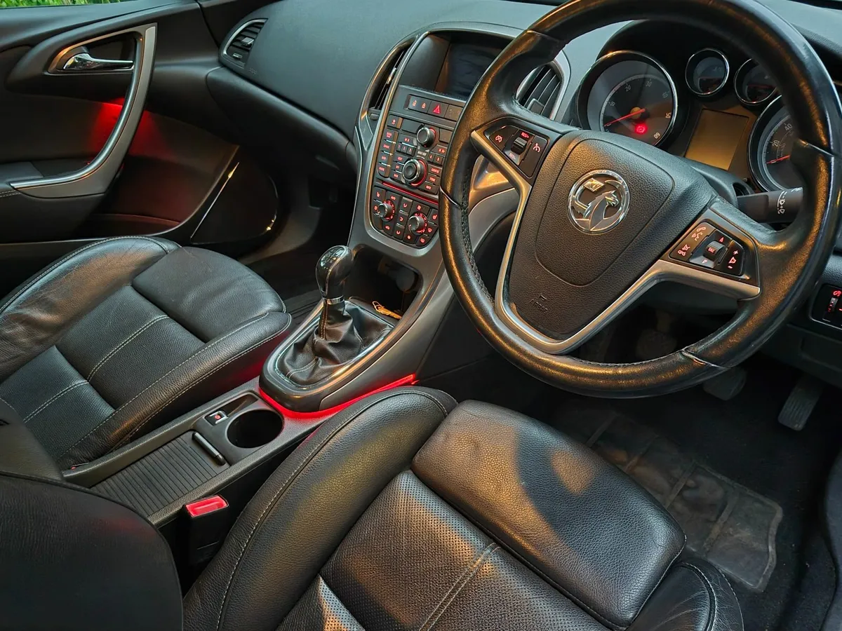 Vauxhall Astra 2011 - Image 2