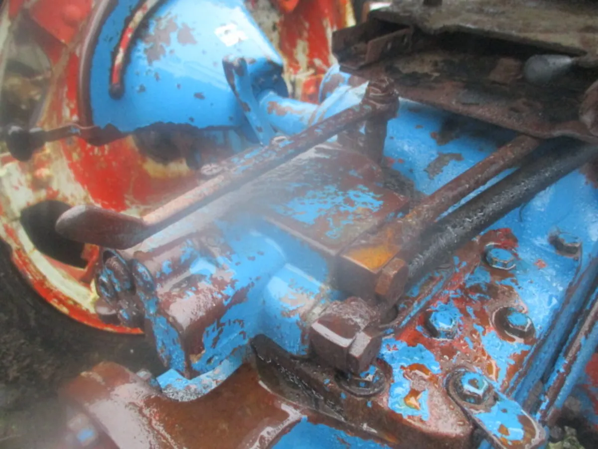 Spool Valves To Suit a Ford Tractor. - Image 2