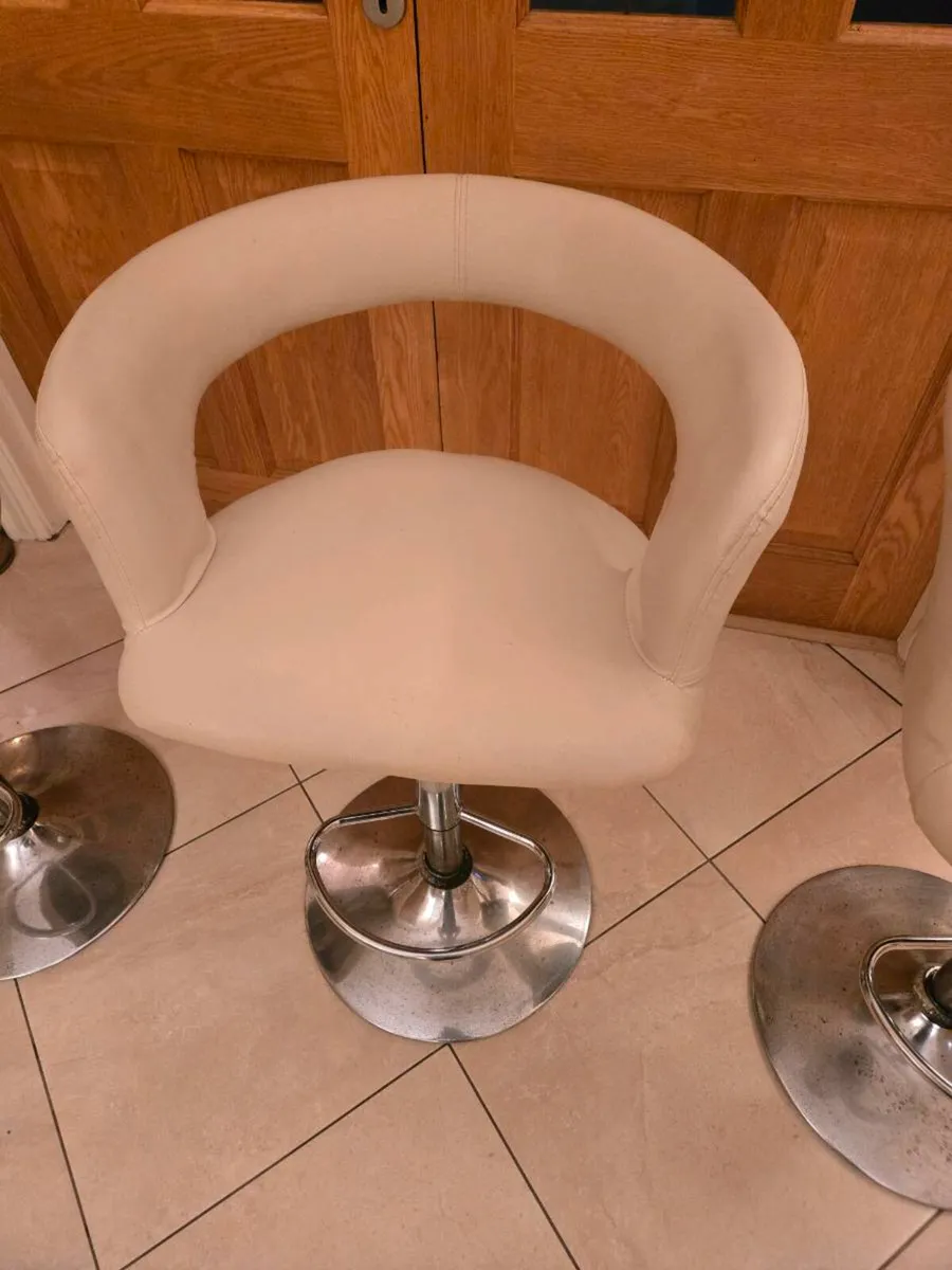 Kitchen island chairs - Image 2