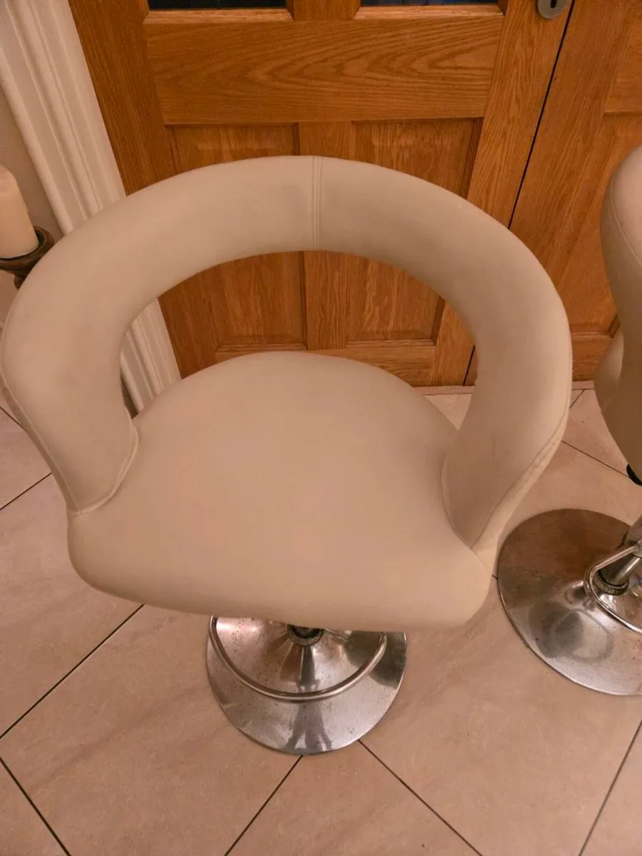 Kitchen island chairs - Image 3