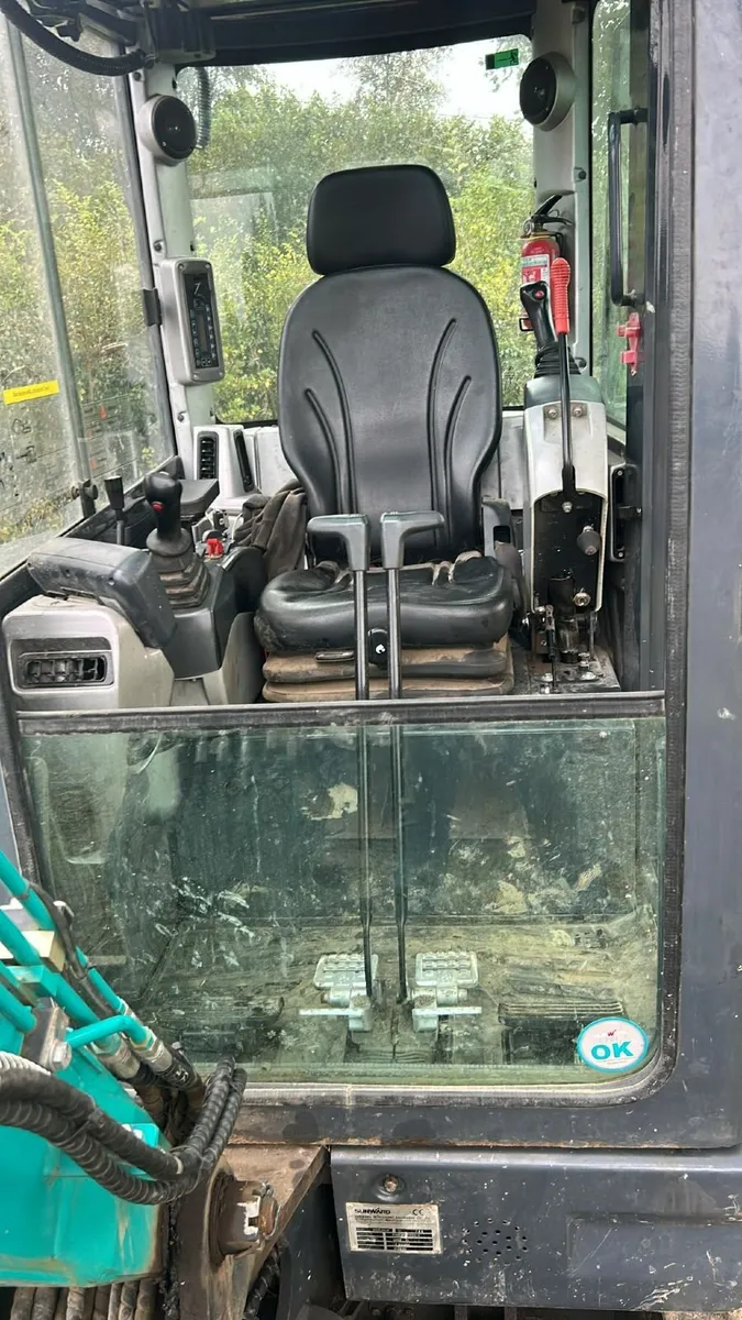 Sunward 3.8T track machine - Image 2