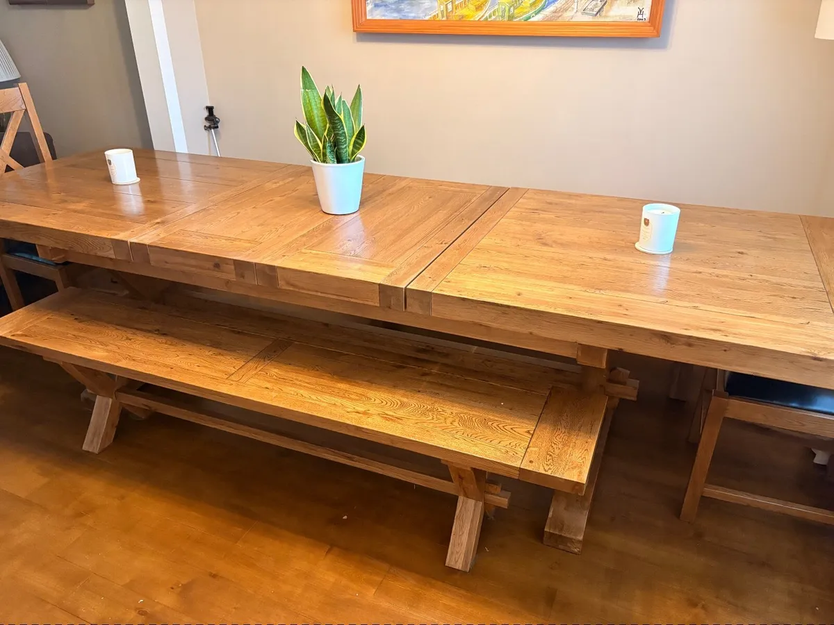 Table and chairs - Image 3