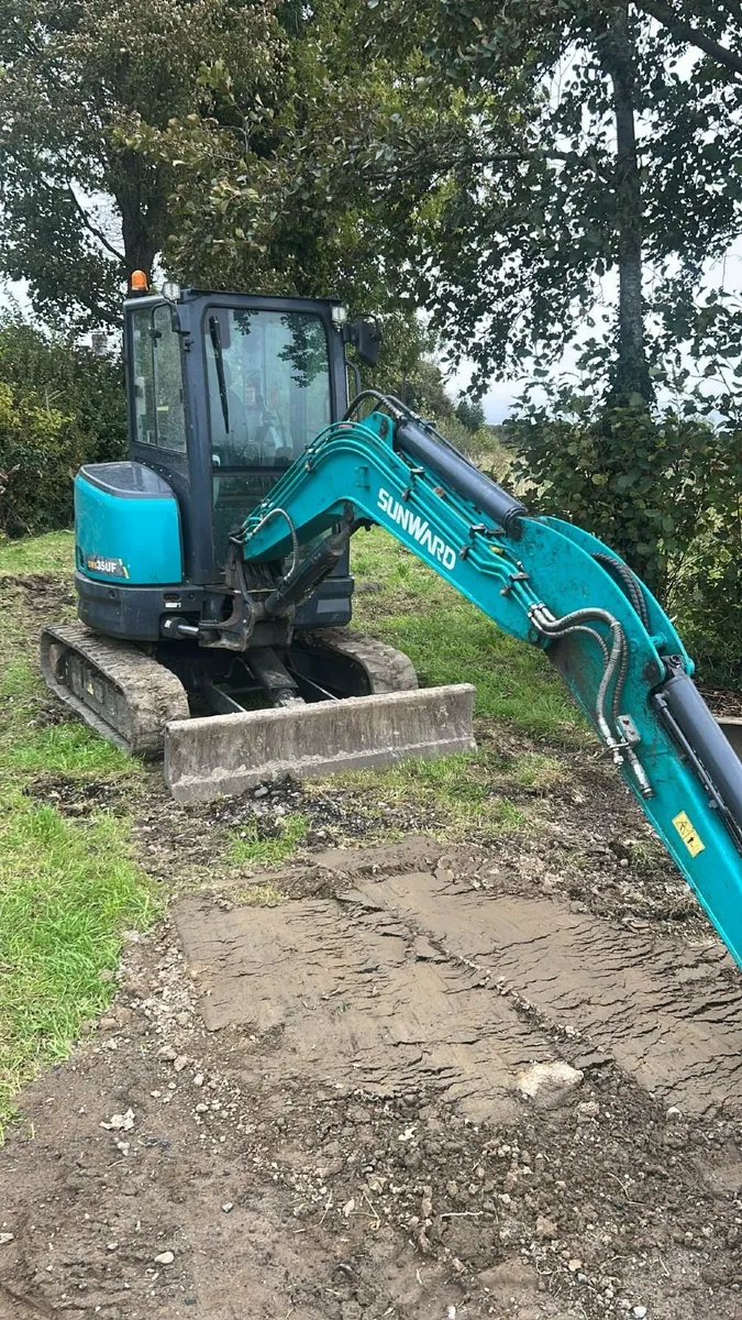 Sunward 3.8T track machine - Image 1