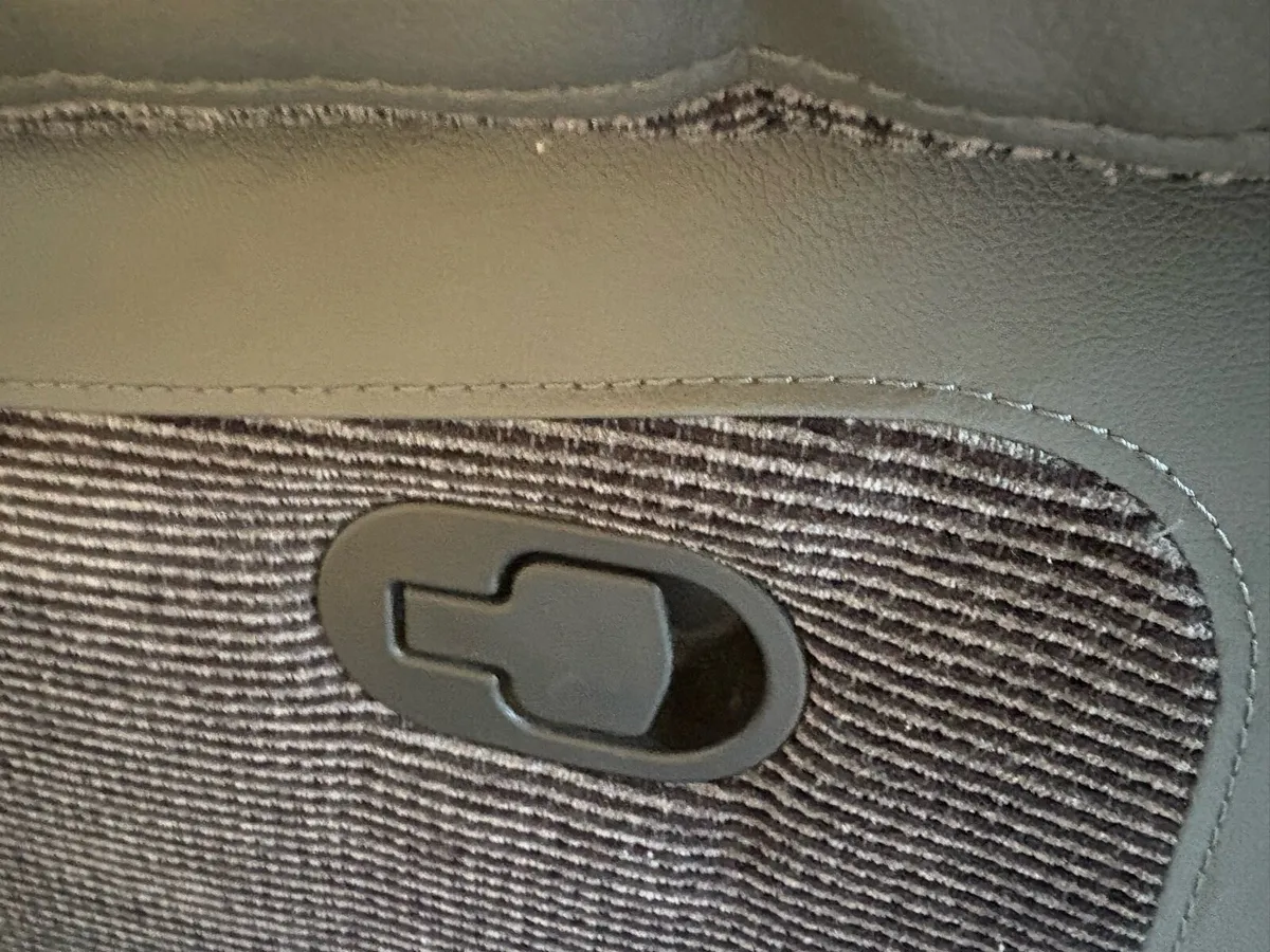 Recliner arm chair - Image 2