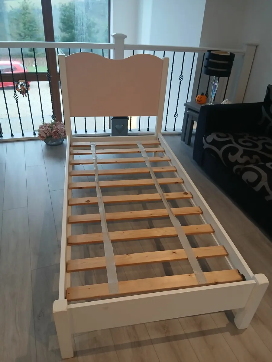 Wardrobe and single bed - Image 1