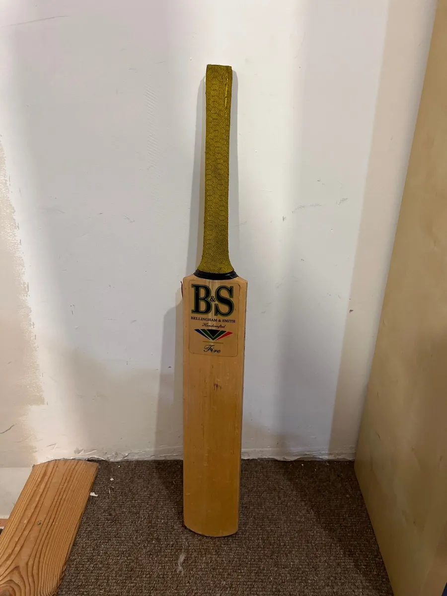 Cricket bat - Image 1