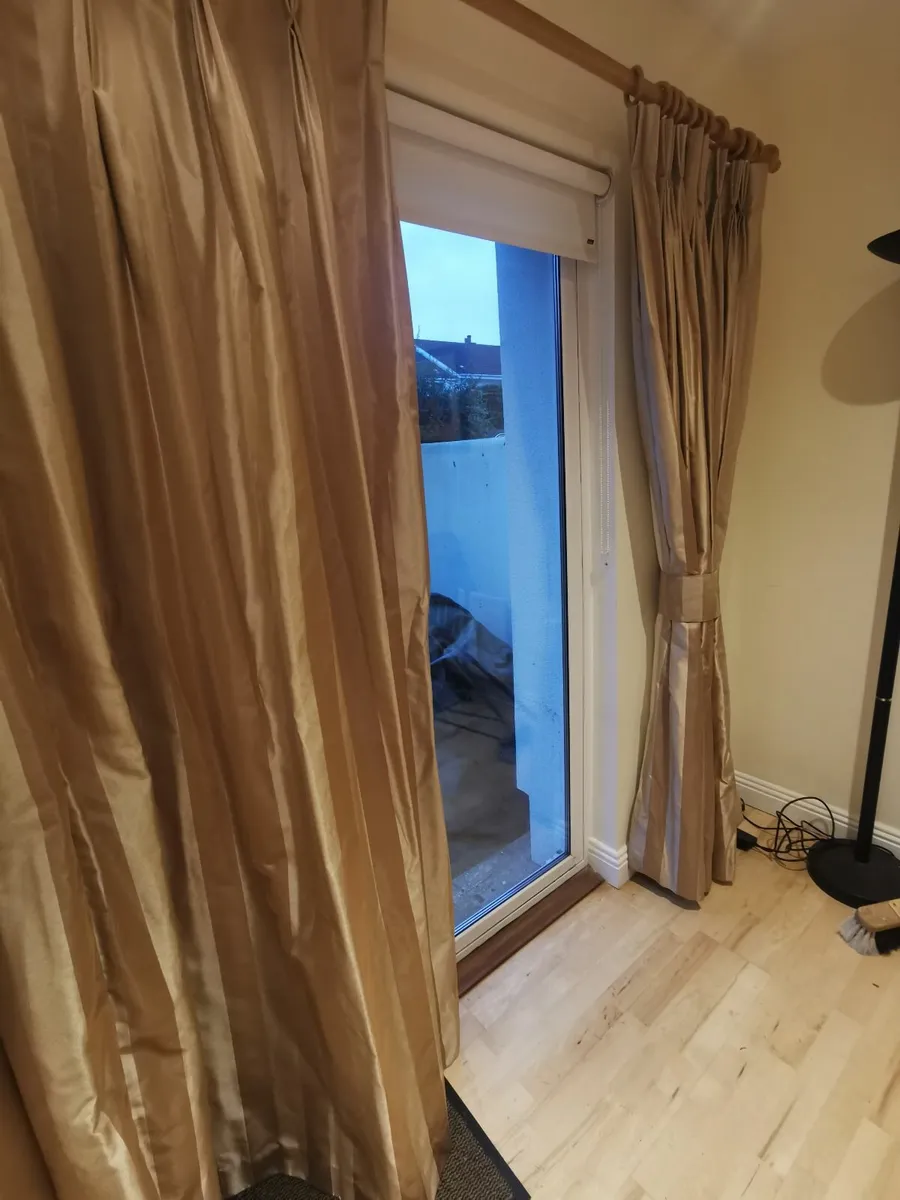 Curtains - Image 2