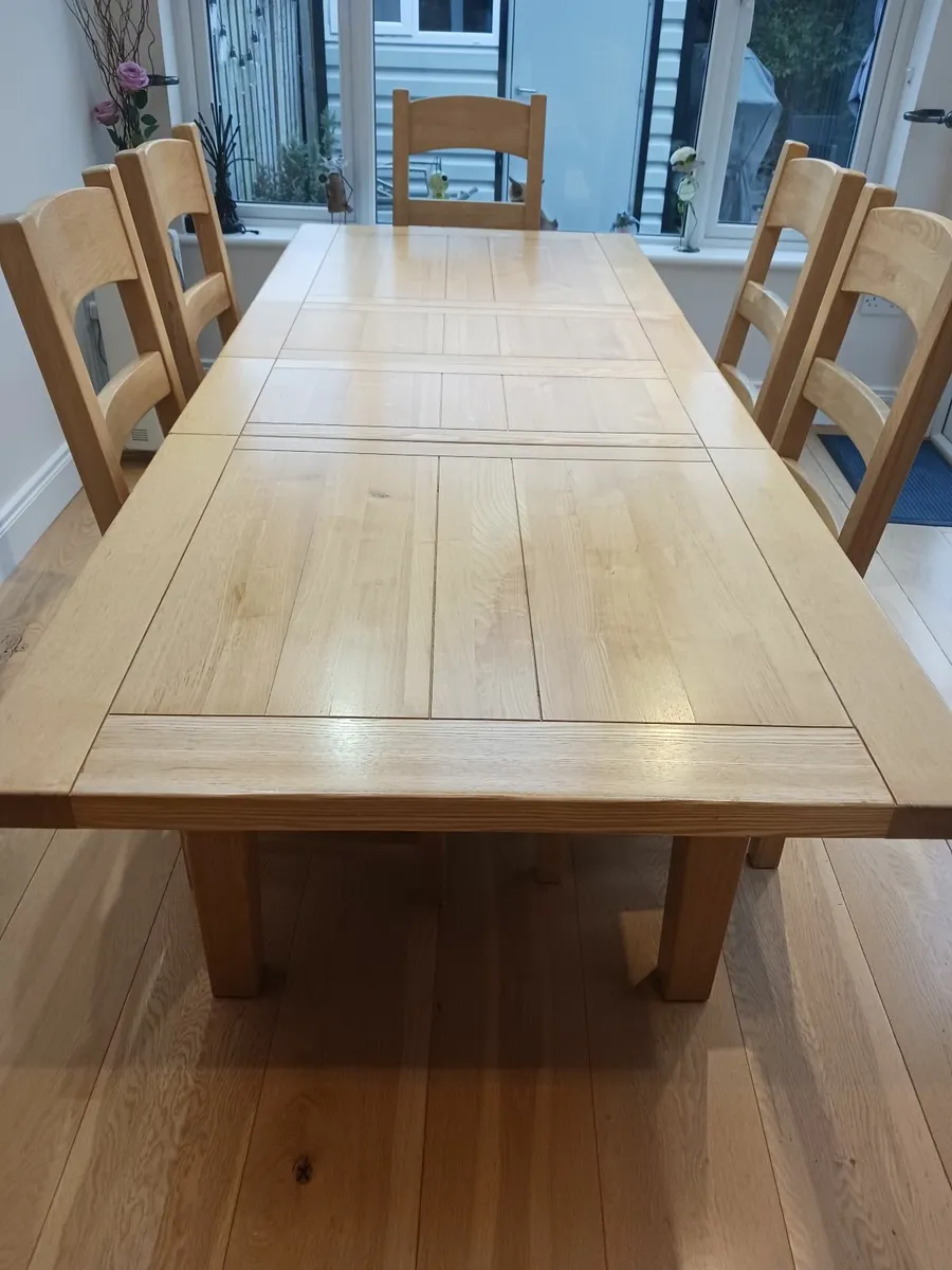 Table and 6 chairs  solid Oak extendable - Image 1