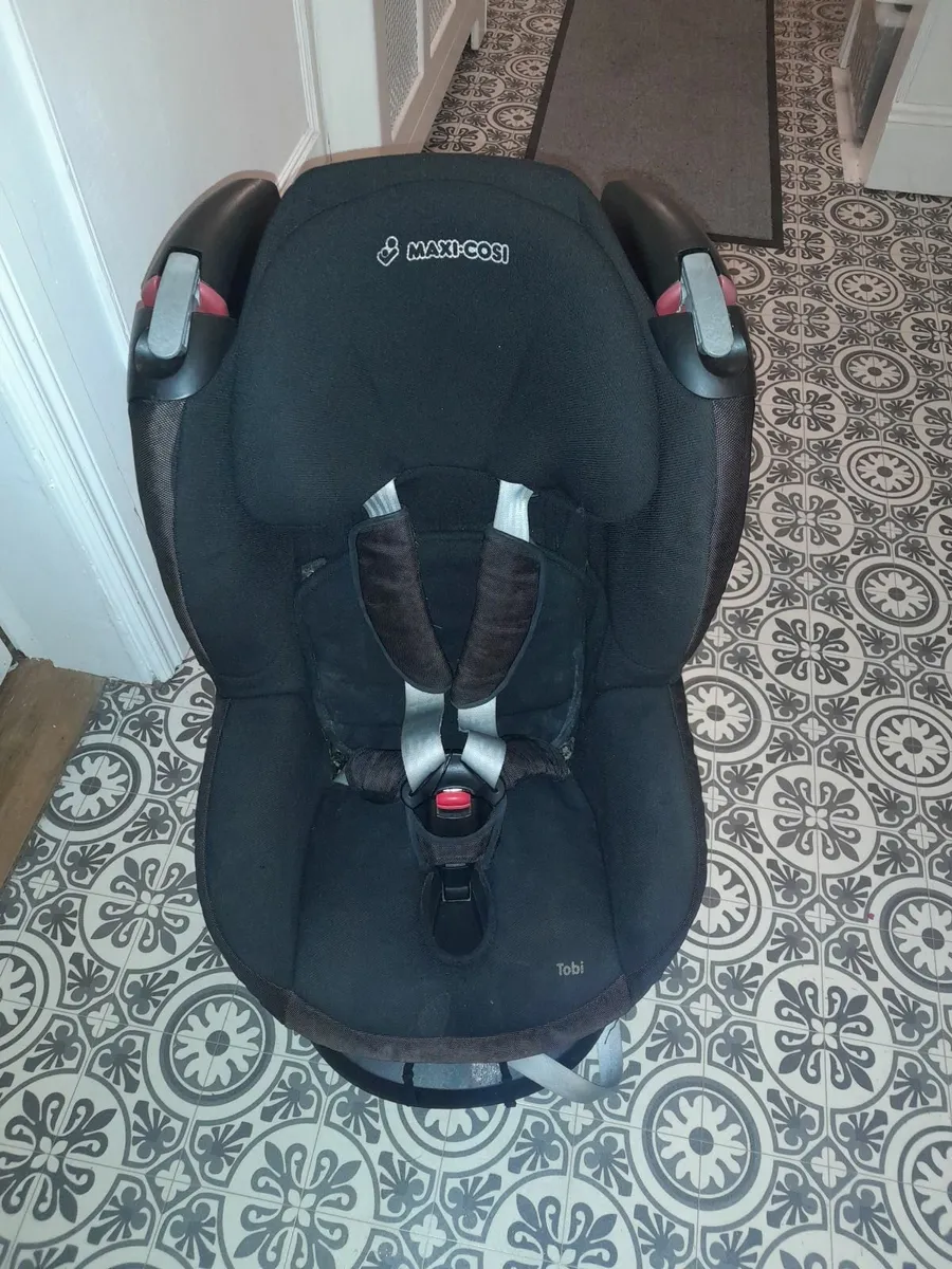 Maxi Cosi Car Seat - Image 1