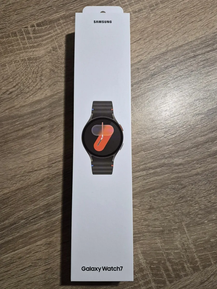 Samsung Galaxy watch7 in green - Image 1