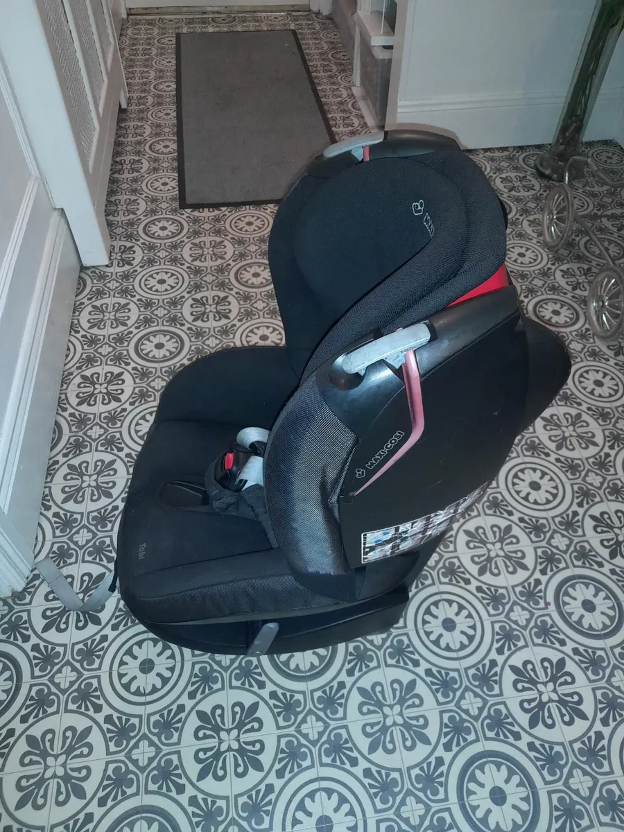 Maxi Cosi Car Seat - Image 3