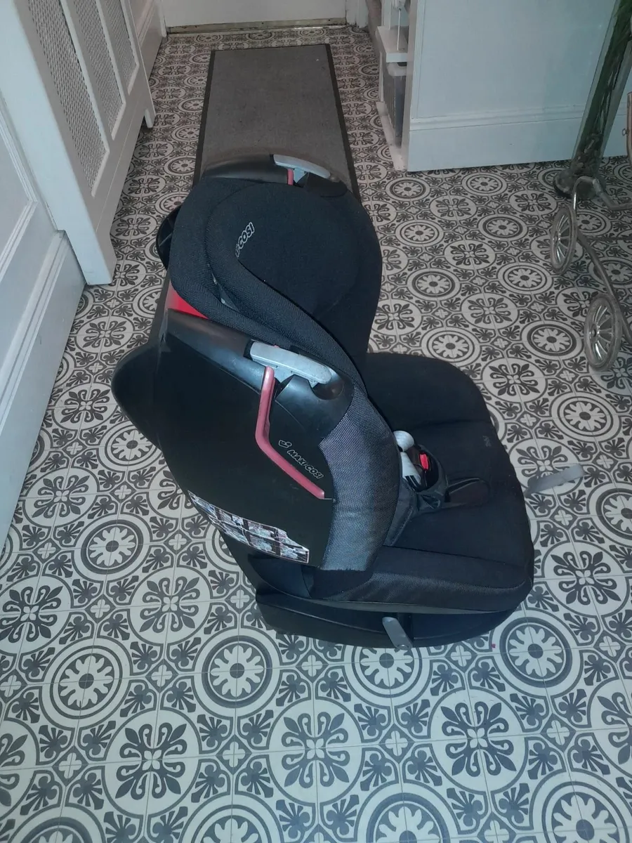 Maxi Cosi Car Seat - Image 4