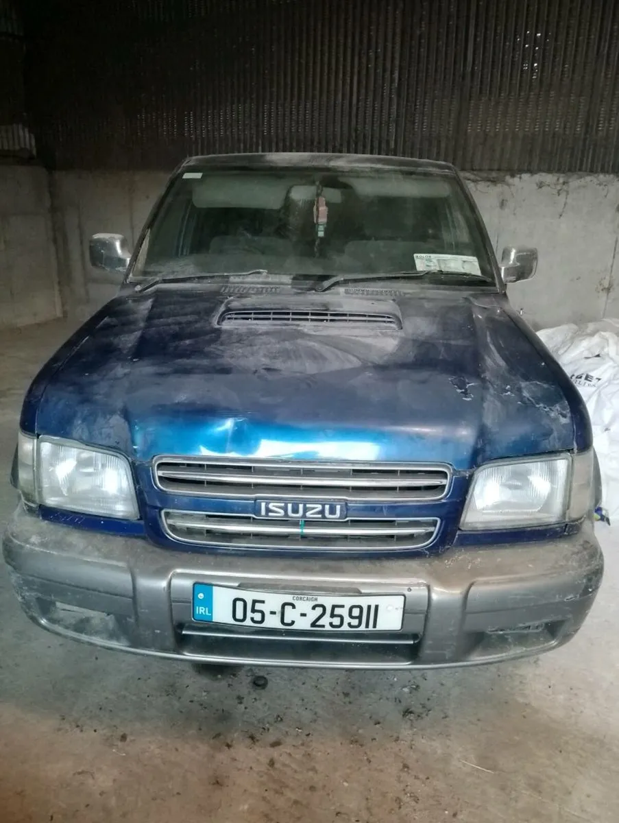 Isuzu Trooper - Image 1