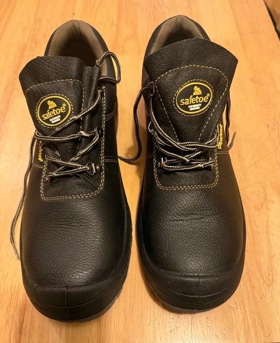 Work boots, safety shoes - Image 1