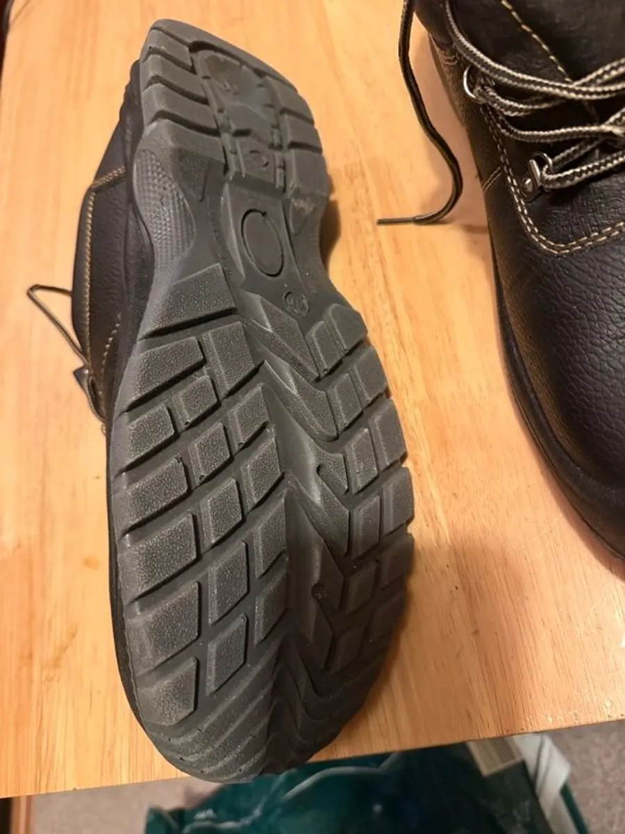 Work boots, safety shoes - Image 2