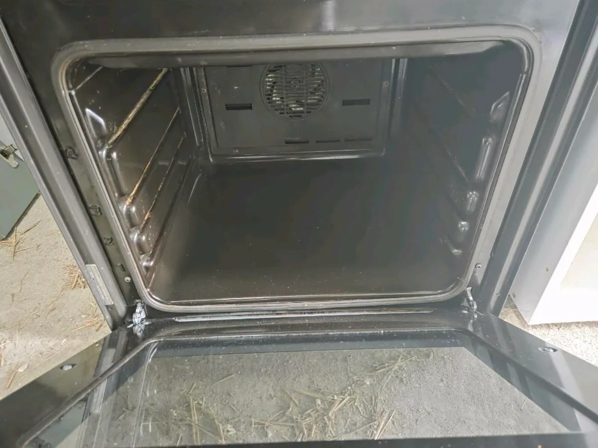 Oven - Image 3