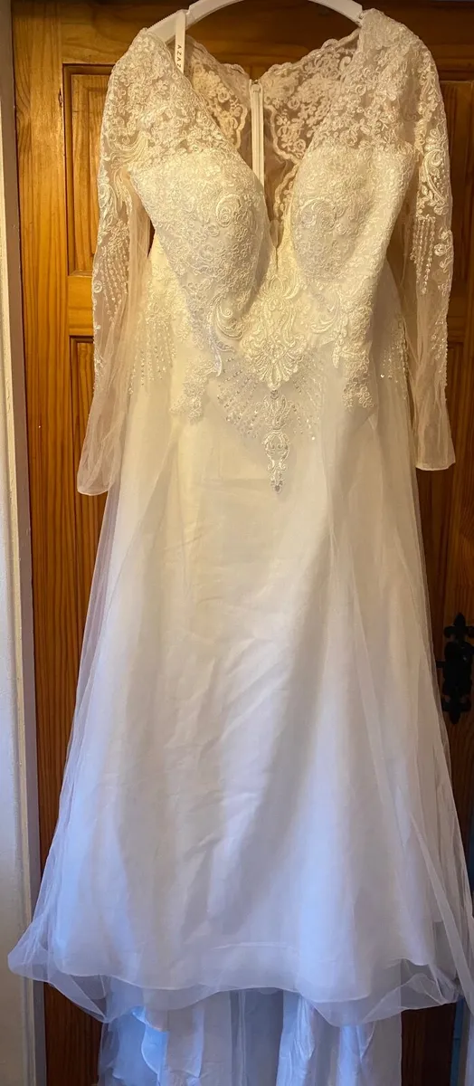 Wedding dress - Image 1
